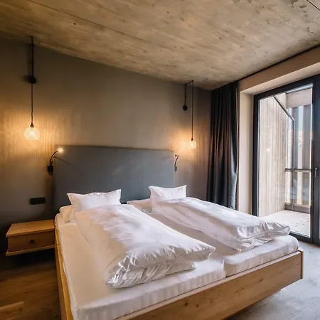 Aparthotel Panoramic Winzerhöhe 4*