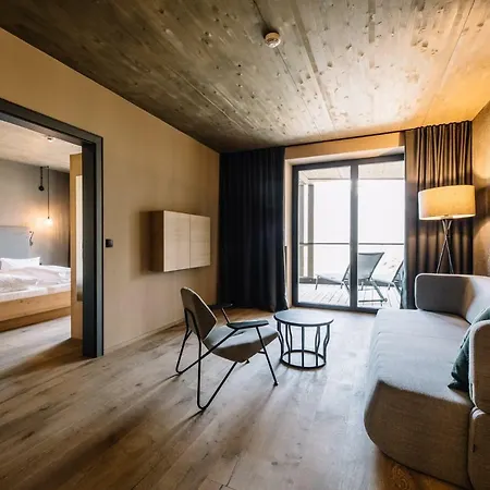 Panoramic Winzerhoehe Aparthotel 4*